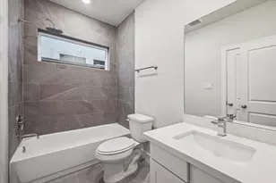 6330 Paddington Bnd Dr, Houston, TX 77008 - Photo 17
