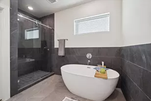 6330 Paddington Bnd Dr, Houston, TX 77008 - Photo 13