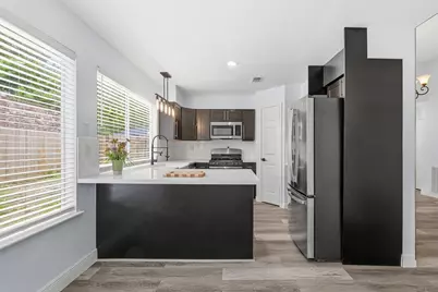 7815 Royan Drive, Houston, TX 77071 - Photo 9