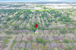 7815 Royan Dr, Houston, TX 77071 - Photo 25