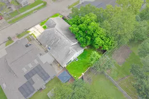 7815 Royan Dr, Houston, TX 77071 - Photo 23