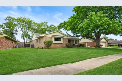 412 Daffodil Street, Lake Jackson, TX 77566 - Photo 3