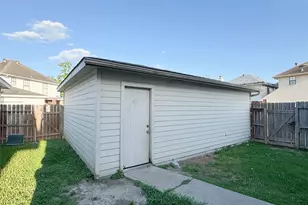 8631 Mapletwist St, Houston, TX 77083 - Photo 25