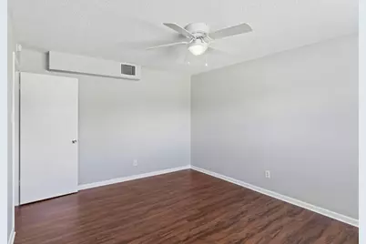 932 7th Avenue N #6, Texas City, TX 77590 - Photo 5