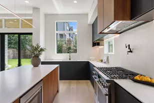 963 W 41st St, Houston, TX 77018 - Photo 5