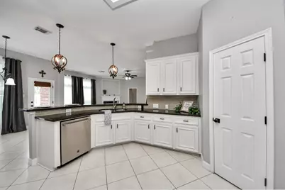 2802 Creek Bend Drive, Friendswood, TX 77546 - Photo 17