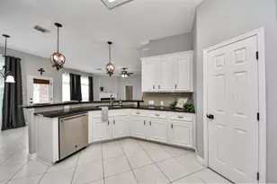 2802 Creek Bend Dr, Friendswood, TX 77546 - Photo 17