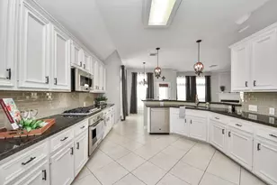 2802 Creek Bend Dr, Friendswood, TX 77546 - Photo 3
