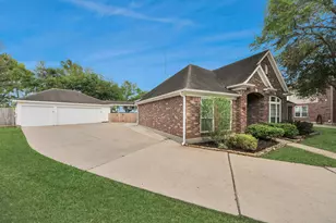 2802 Creek Bend Dr, Friendswood, TX 77546 - Photo 11