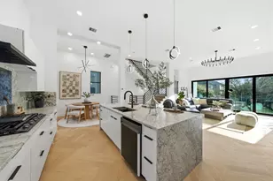 809 Memorial Heights Dr, Houston, TX 77007 - Photo 1