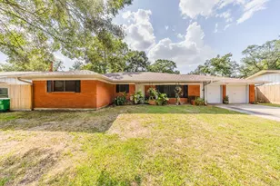 1900 Clayton Dr, Baytown, TX 77520 - Photo 1