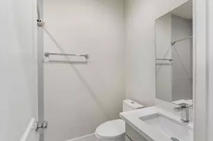 6211 Brighton Oaks Ln, Houston, TX 77008 - Photo 19