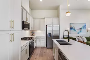 6211 Brighton Oaks Ln, Houston, TX 77008 - Photo 9