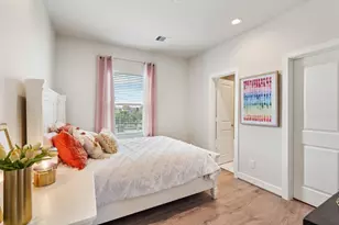 6211 Brighton Oaks Ln, Houston, TX 77008 - Photo 17