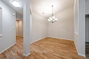 6103 Branch Lake Dr, Houston, TX 77066 - Photo 9