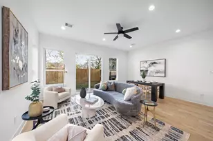 309 E 43rd St, Houston, TX 77022 - Photo 3