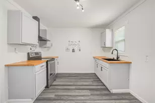 609 Hurst St, Angleton, TX 77515 - Photo 13