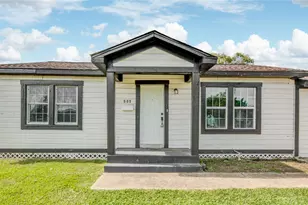 609 Hurst St, Angleton, TX 77515 - Photo 5