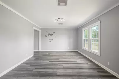 609 Hurst Street, Angleton, TX 77515 - Photo 9
