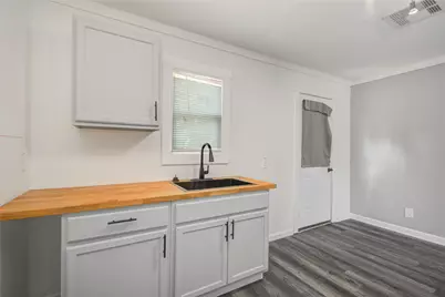 609 Hurst Street, Angleton, TX 77515 - Photo 15