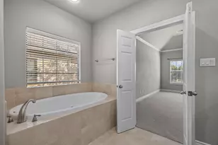 9128 Lakes at 610 Dr, Houston, TX 77054 - Photo 17