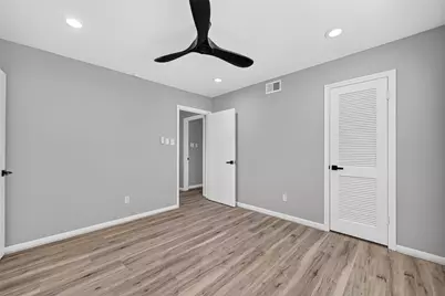 6707 Burning Tree Drive, Houston, TX 77036 - Photo 15