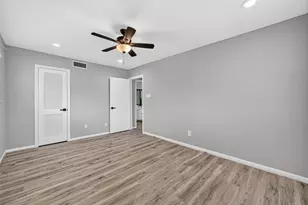 6707 Burning Tree Dr, Houston, TX 77036 - Photo 19