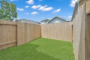 8019 Cora Street St, Houston, TX 77088 - Photo 25