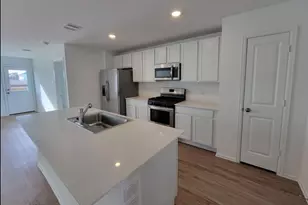 4214 Briarstone Knl Trl, Baytown, TX 77521 - Photo 3