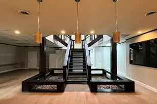 9220 Rasmus Dr, Houston, TX 77063 - Photo 9