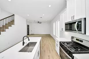 8313 Venus St, Houston, TX 77088 - Photo 11