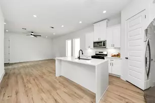 8313 Venus St, Houston, TX 77088 - Photo 13