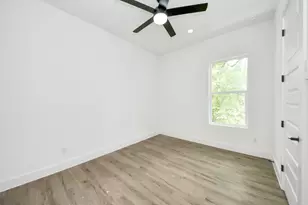 8313 Venus St, Houston, TX 77088 - Photo 31