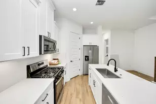 8313 Venus St, Houston, TX 77088 - Photo 9