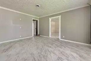 7915 Leader St, Houston, TX 77036 - Photo 9