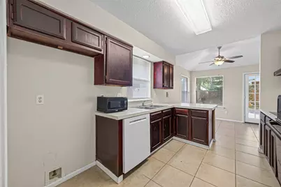 2931 Parkwood Manor Drive, Houston, TX 77339 - Photo 7