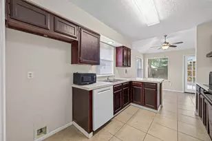 2931 Parkwood Manor Dr, Houston, TX 77339 - Photo 7