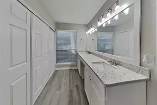 22 S Rain Forest Ct, Spring, TX 77380 - Photo 9