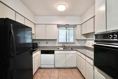 7714 Renwick Dr #H57, Houston, TX 77081 - Photo 9