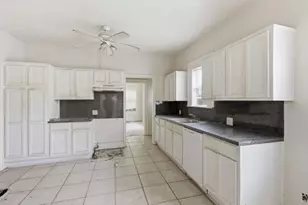 1655 Hawthorne St, Houston, TX 77006 - Photo 9