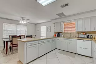 5711 Hummingbird St, Houston, TX 77096 - Photo 11