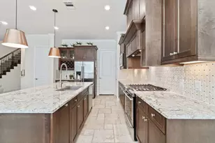19 Silver Rock Dr, Tomball, TX 77375 - Photo 9