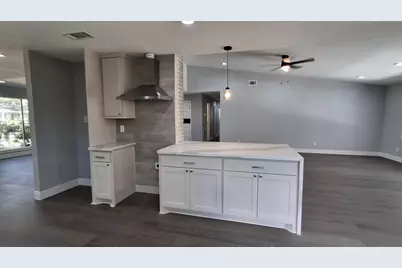 7807 Bellerive Dr Drive, Houston, TX 77036 - Photo 17