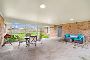 702 S 2nd St, La Porte, TX 77571 - Photo 17