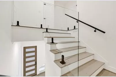 7805 Dyer St, Houston, TX 77088 - Photo 9