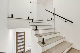 7805 Dyer St, Houston, TX 77088 - Photo 9