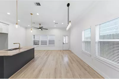 7805 Dyer St, Houston, TX 77088 - Photo 7