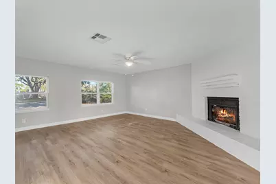 609 Debbie Lane, Alvin, TX 77511 - Photo 5