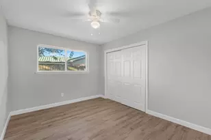 609 Debbie Ln, Alvin, TX 77511 - Photo 17