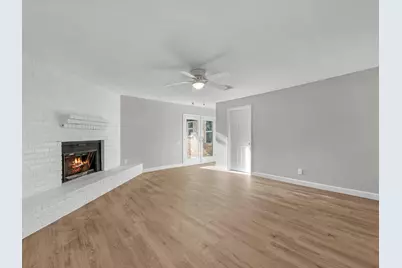 609 Debbie Lane, Alvin, TX 77511 - Photo 7